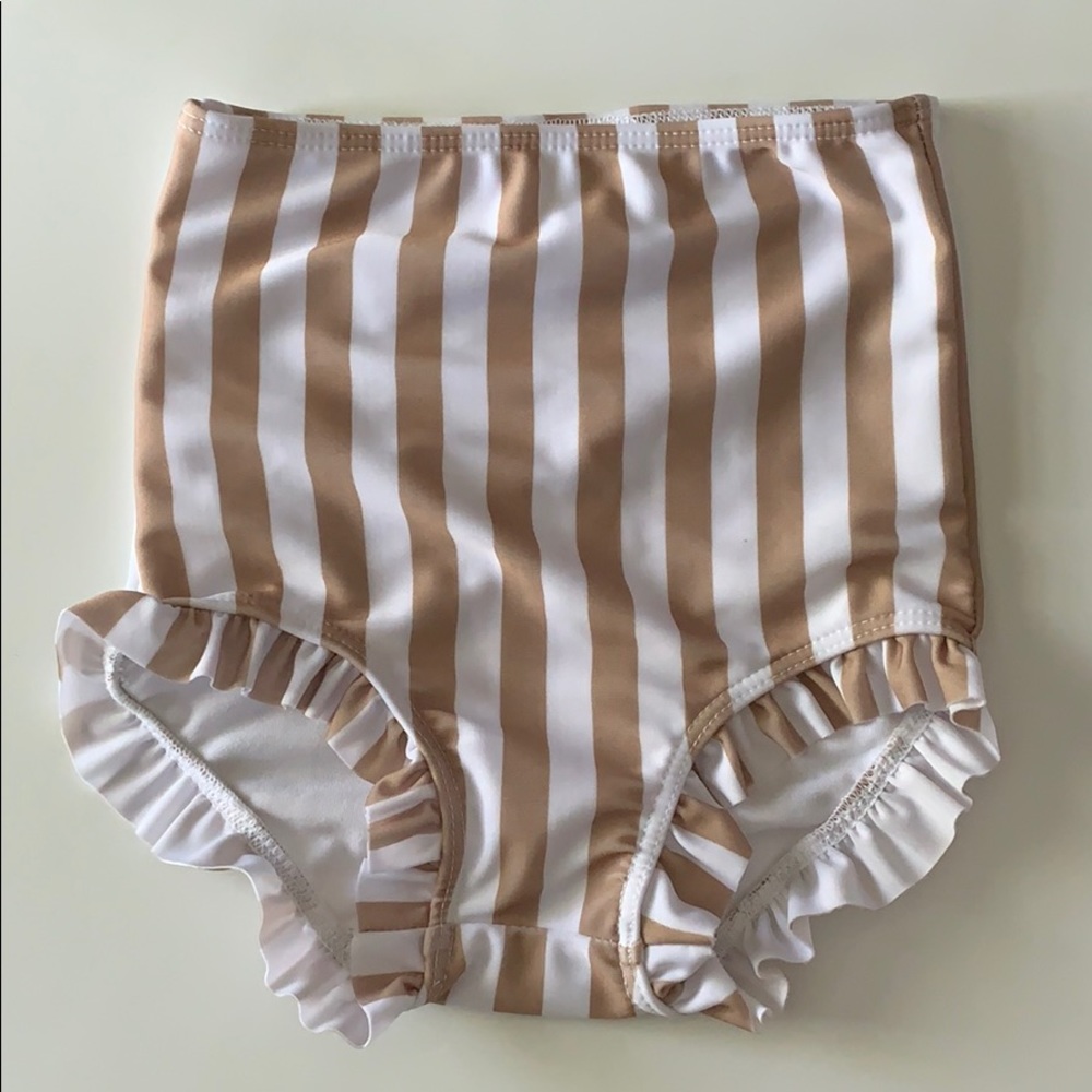 Mini all ruffled up bottoms